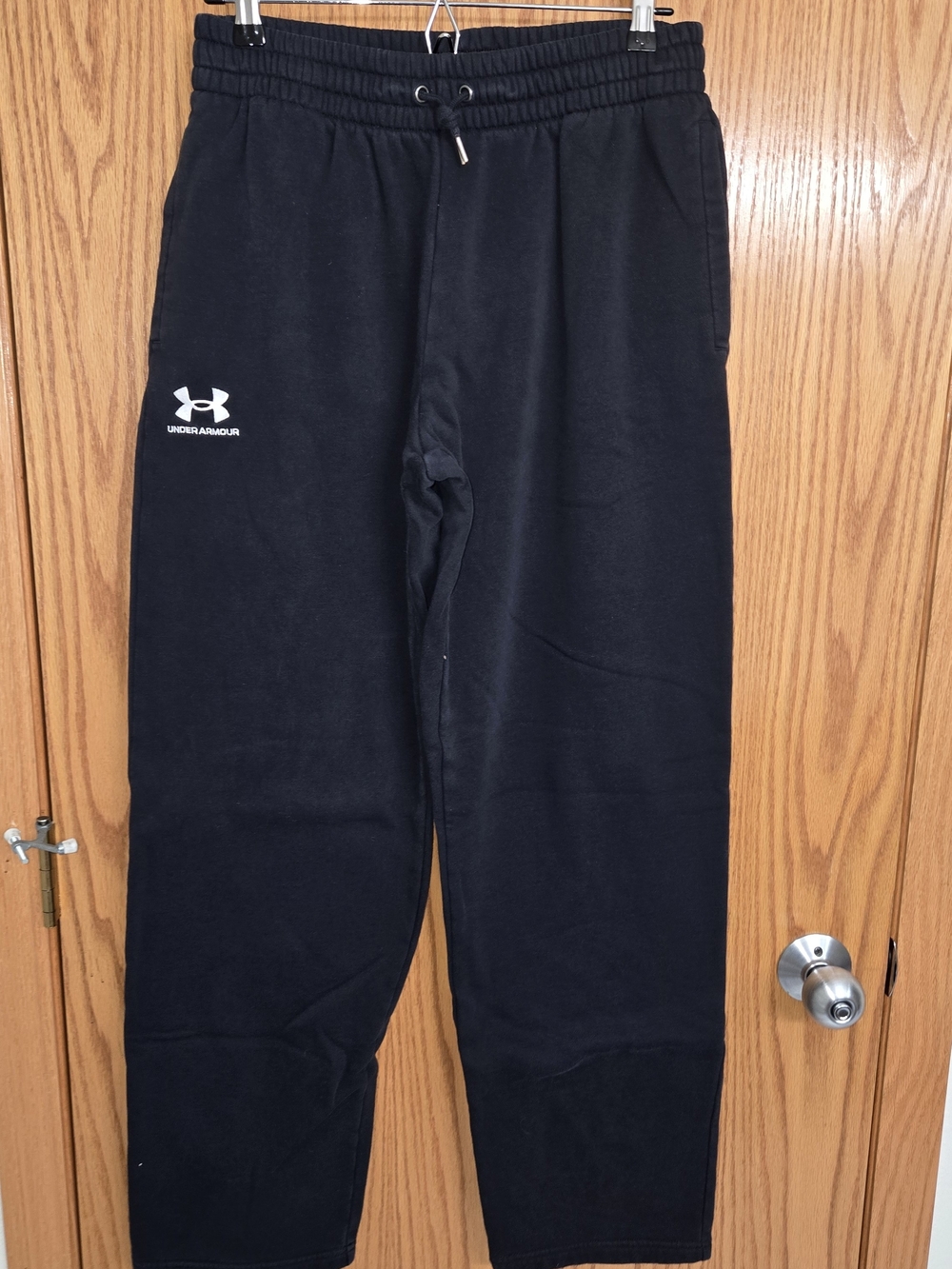Under Armour Size Large Black Straight Leg SweatPants